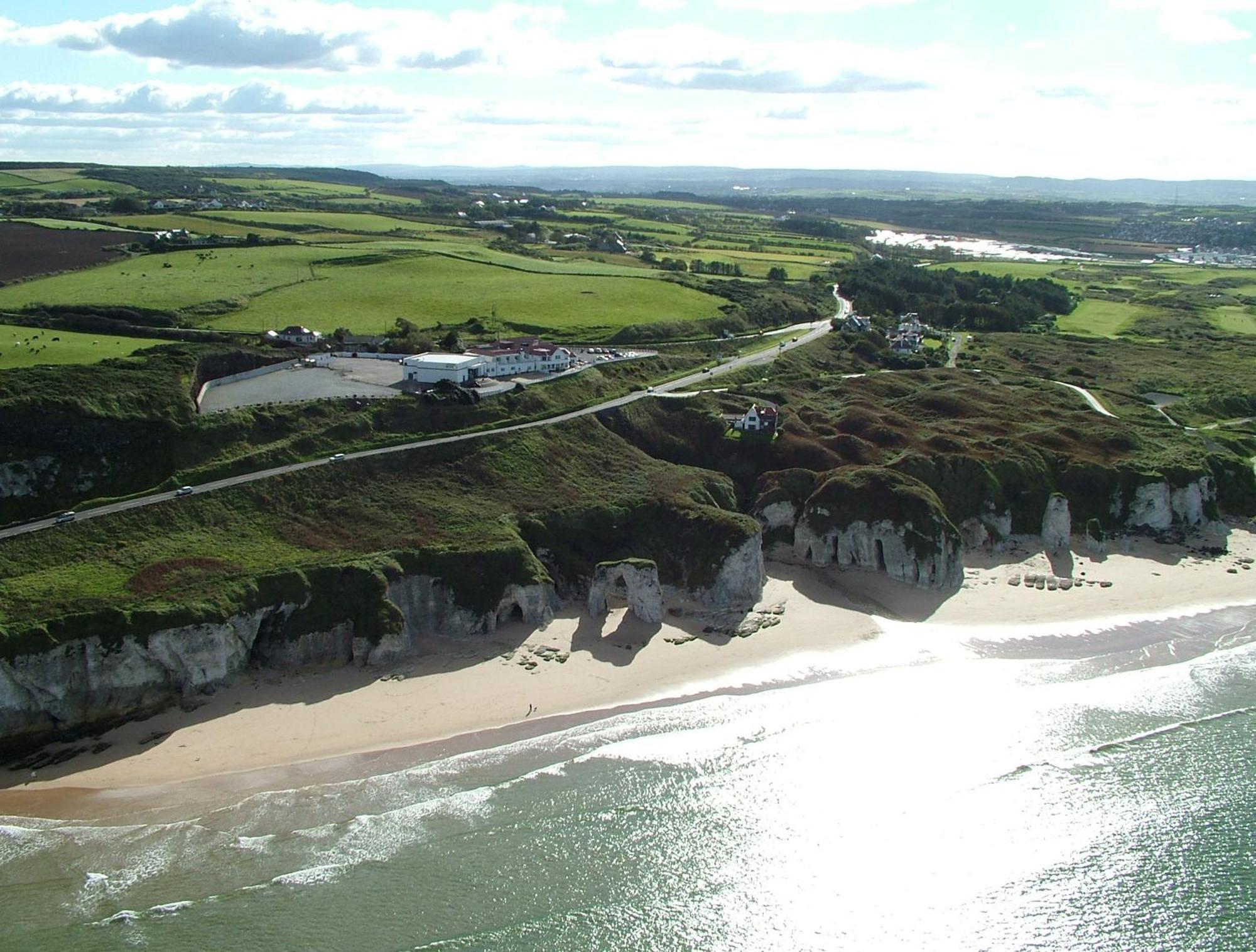 Royal Court Hotel Portrush Exteriör bild