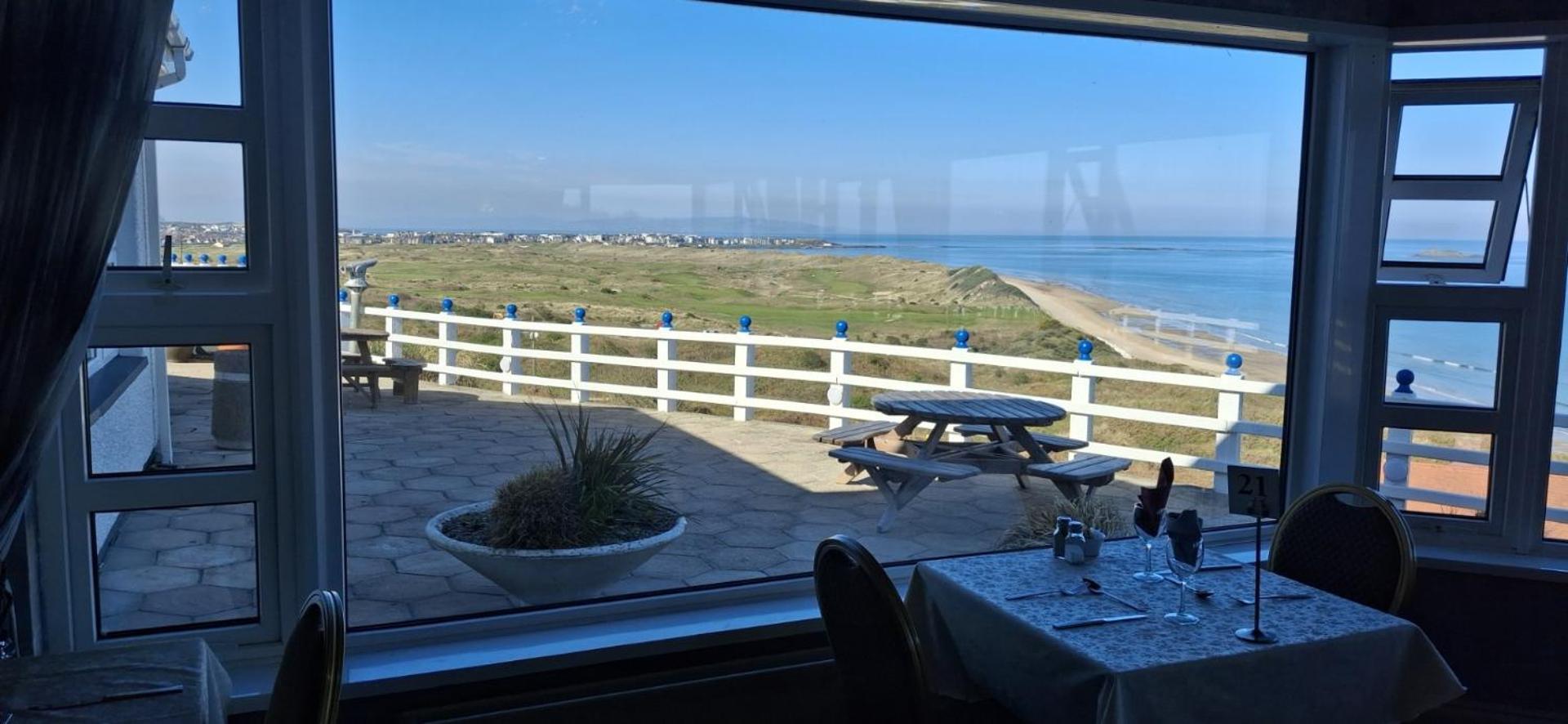 Royal Court Hotel Portrush Exteriör bild